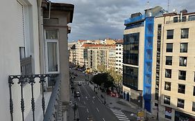 CENTRO VIGO Apartamento reformado, AVE-VIALIA - muy céntrico 5PAX